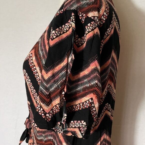 Maurices Tie Front Split Sleeve Top Size Small - Picture 5 of 6